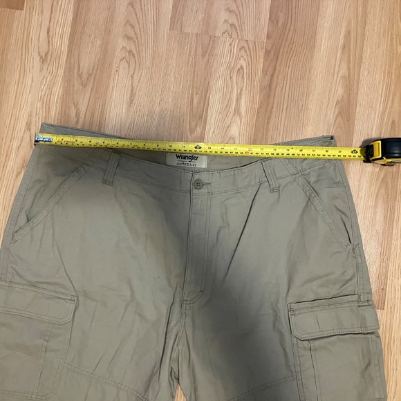 Wrangler Authentics Classic Cargo Shorts- NWOT - Picture 9 of 9